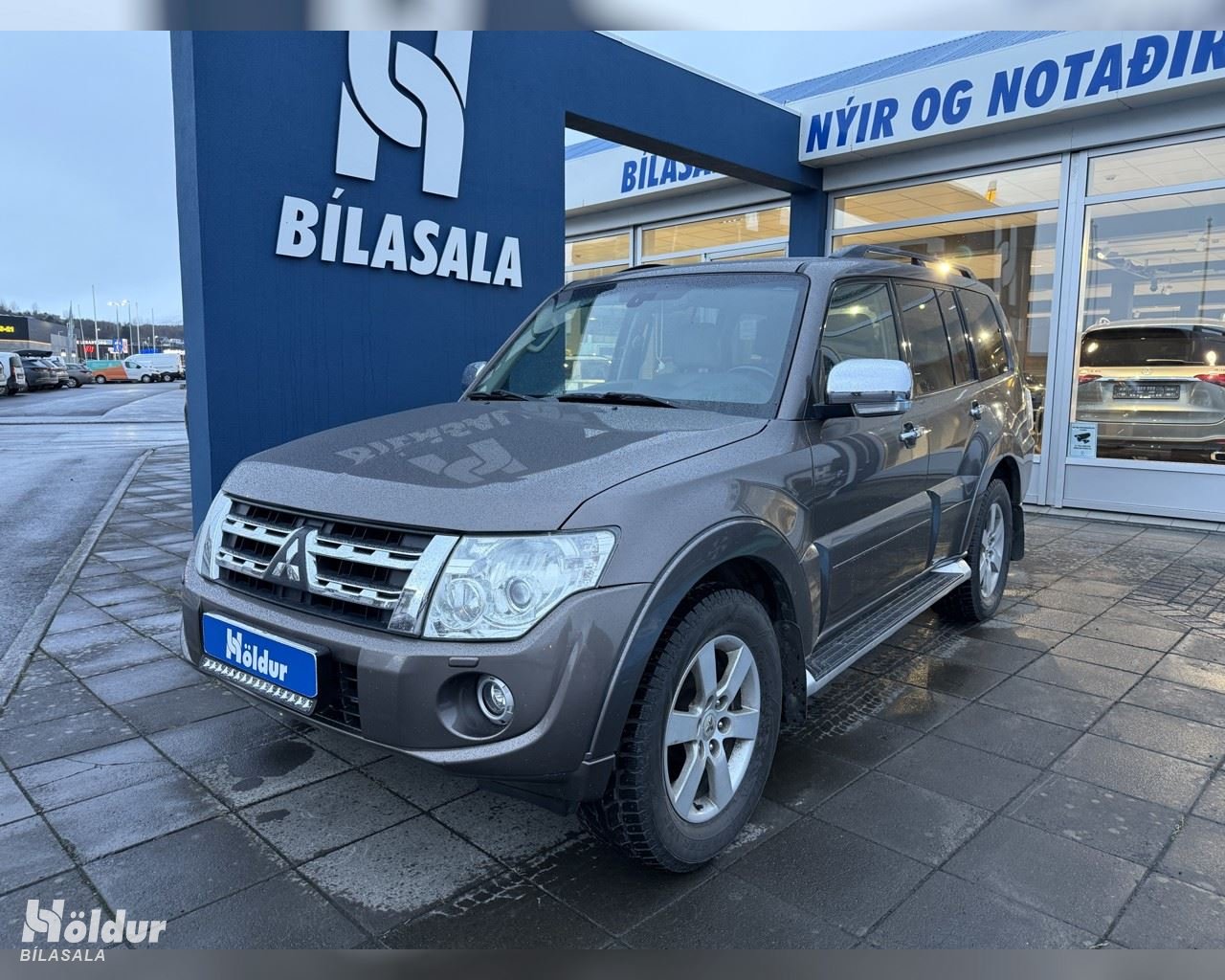 MITSUBISHI PAJERO INSTYLE